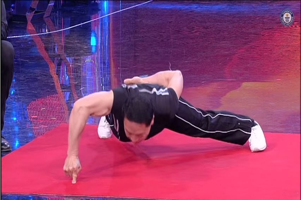 One finger push up